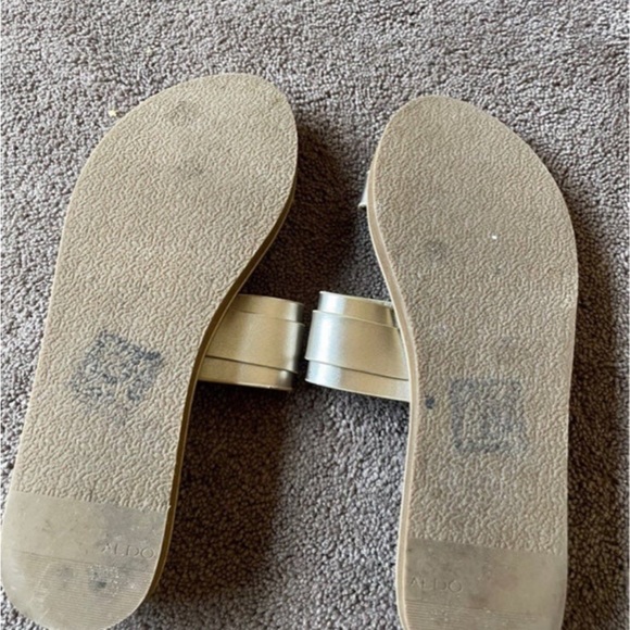 Aldo size 9 gold sandals - Picture 4 of 4